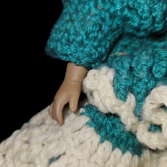 Wang’s International 1991 Porcelain Doll in Handmade Green & Cream Crochet Dress - Picture 4 of 8